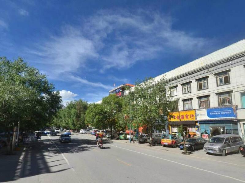 Laway Internatinal Hotel Lhasa Exteriör bild