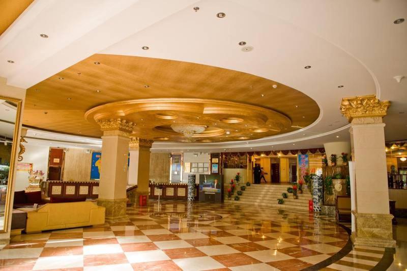 Laway Internatinal Hotel Lhasa Exteriör bild